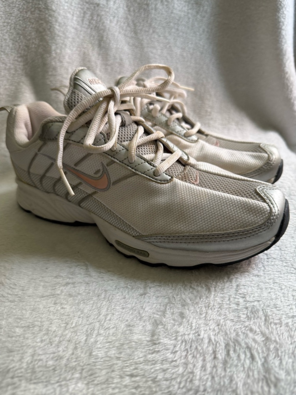 Nike‎ Women's White and Light Pink Mesh Walking Shoes 7
